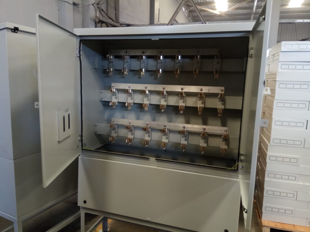 تصنيع وتوريد لوحات كهربية طبقا للكود المصرى