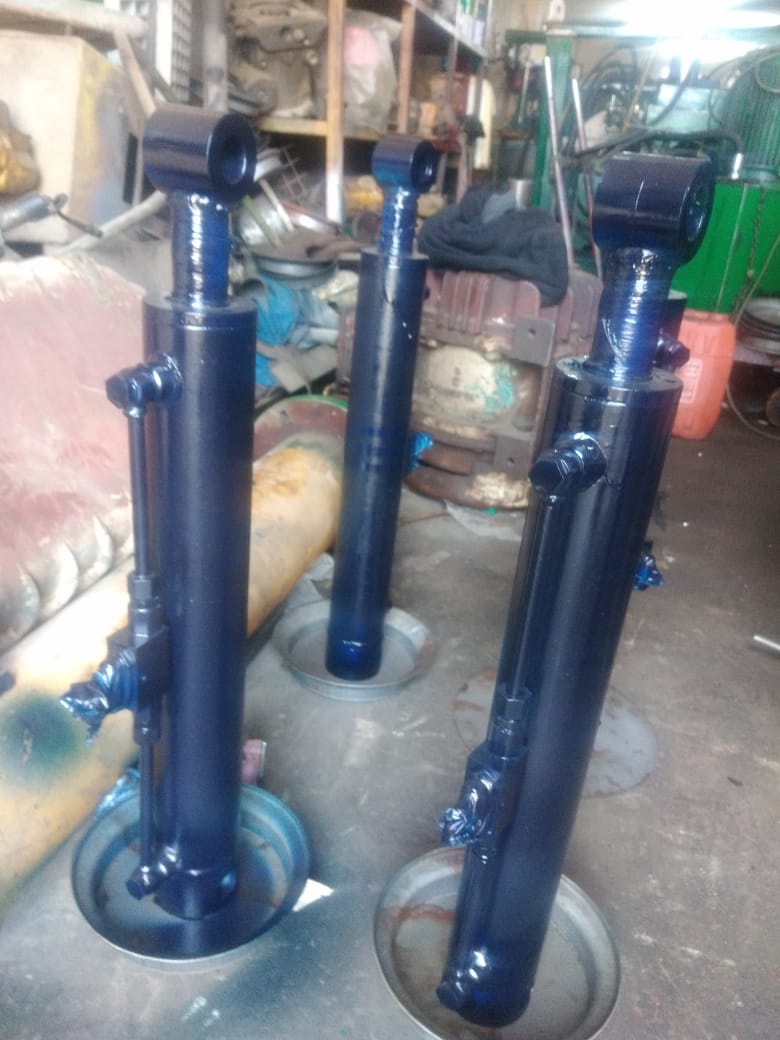 تصنيع بساتم هيدروليك بمواصفات ايطالية